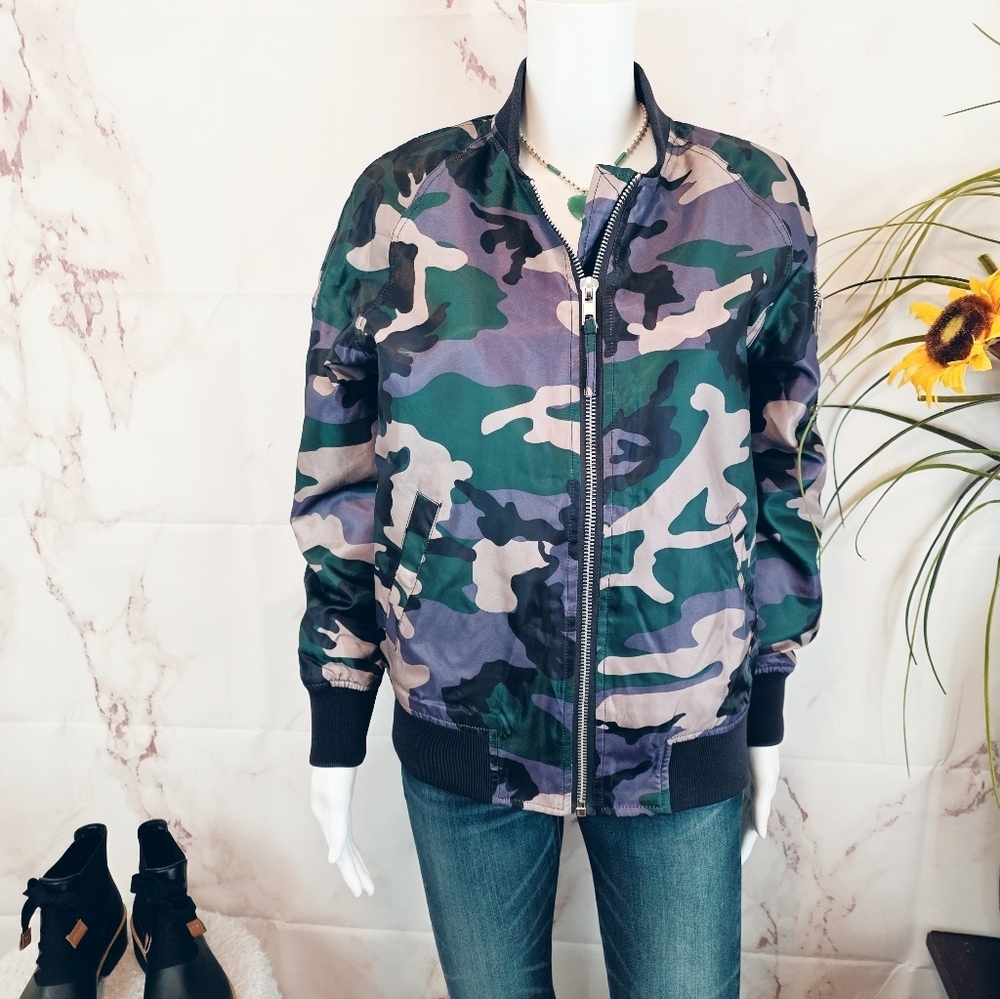 Silence + Noise Urban Outfitters Camo Bomber Jacket Oversize Zip Up Lined M Y2K - Picture 2 of 7